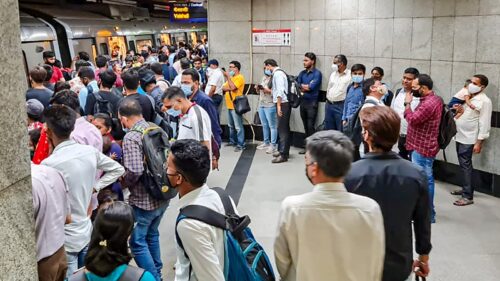 Fight in Delhi Metro – Police teaches lesson to men travelling in Women’s Coach